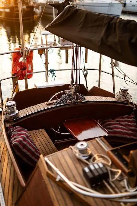 船屋 The Captains Locker - 30Ft Yacht 圣米格尔德阿沃纳