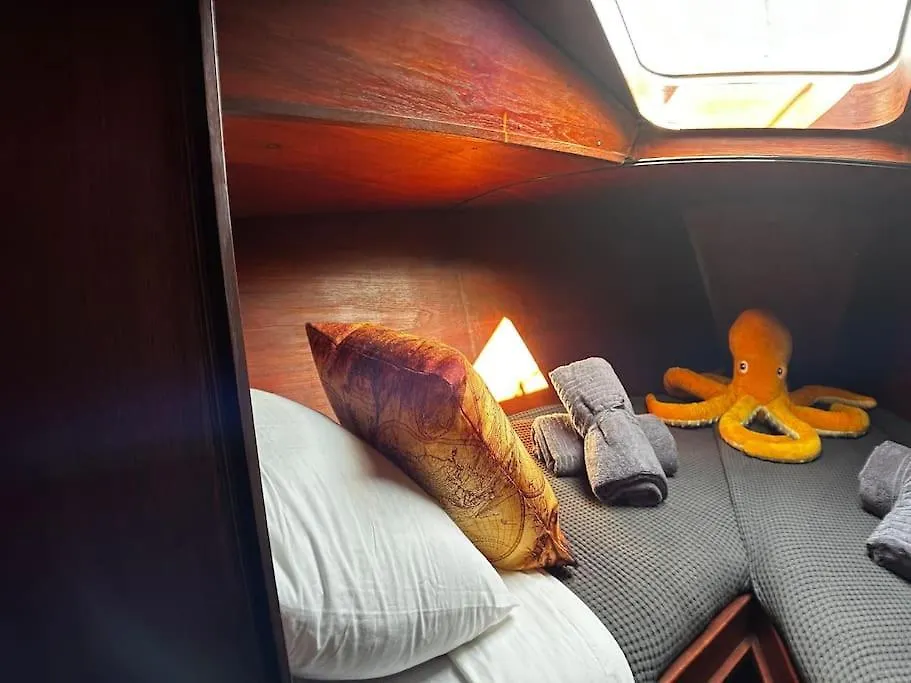 The Captains Locker - 30Ft Yacht 圣米格尔德阿沃纳 船屋
