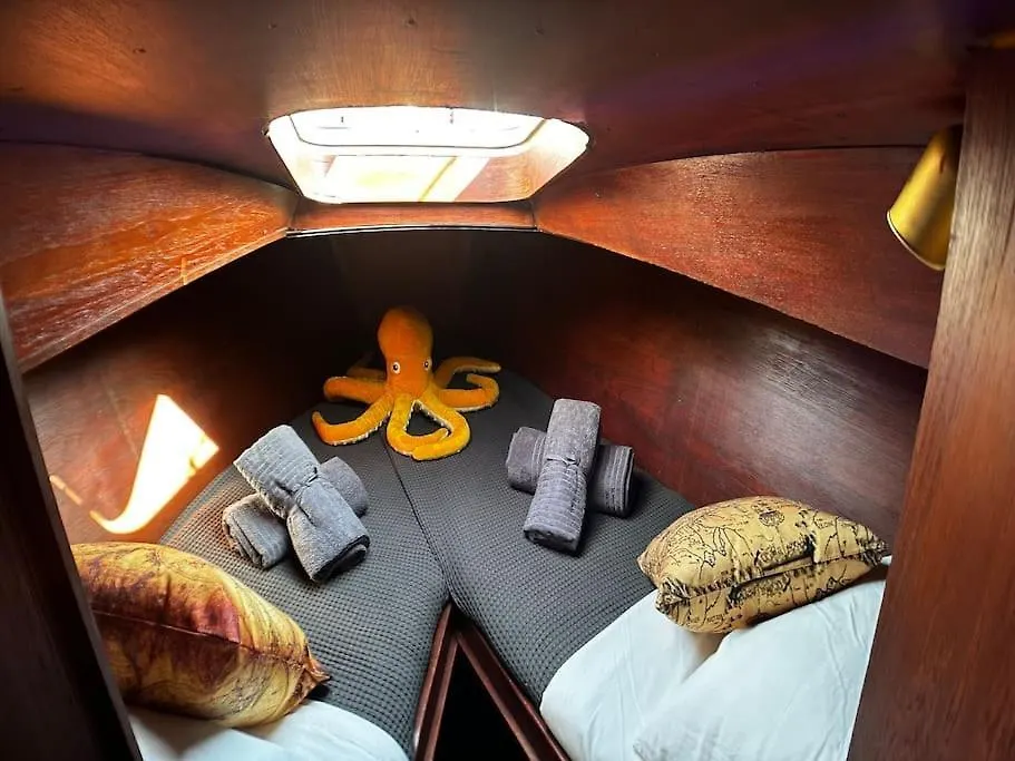 The Captains Locker - 30Ft Yacht 圣米格尔德阿沃纳