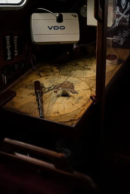 船屋 The Captains Locker - 30Ft Yacht 圣米格尔德阿沃纳